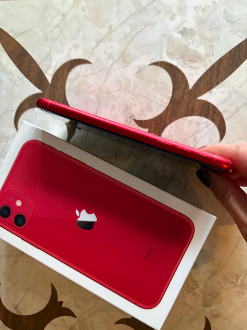 【美品】Apple iPhone 11 (PRODUCT)RED 64 GB