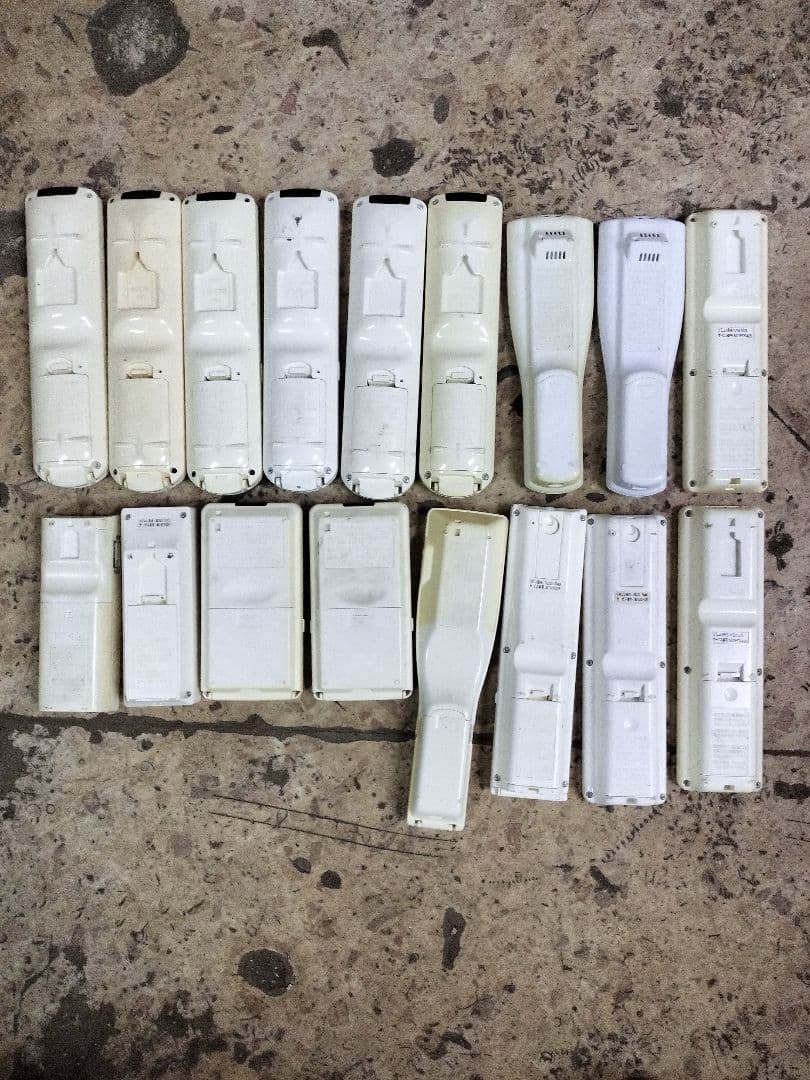 エアコン用リモコン 17個