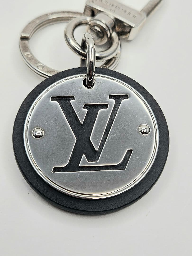 LOUIS VUITTON ルイヴィトン ポルトクレ・LVサークル　チャーム