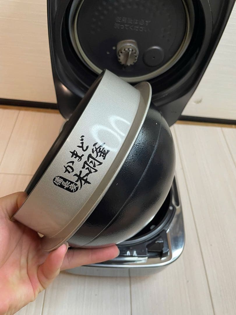 値下！東芝 真空圧力 IH炊飯器 5.5合 備長炭かまど本羽釜 RC-10ZWL