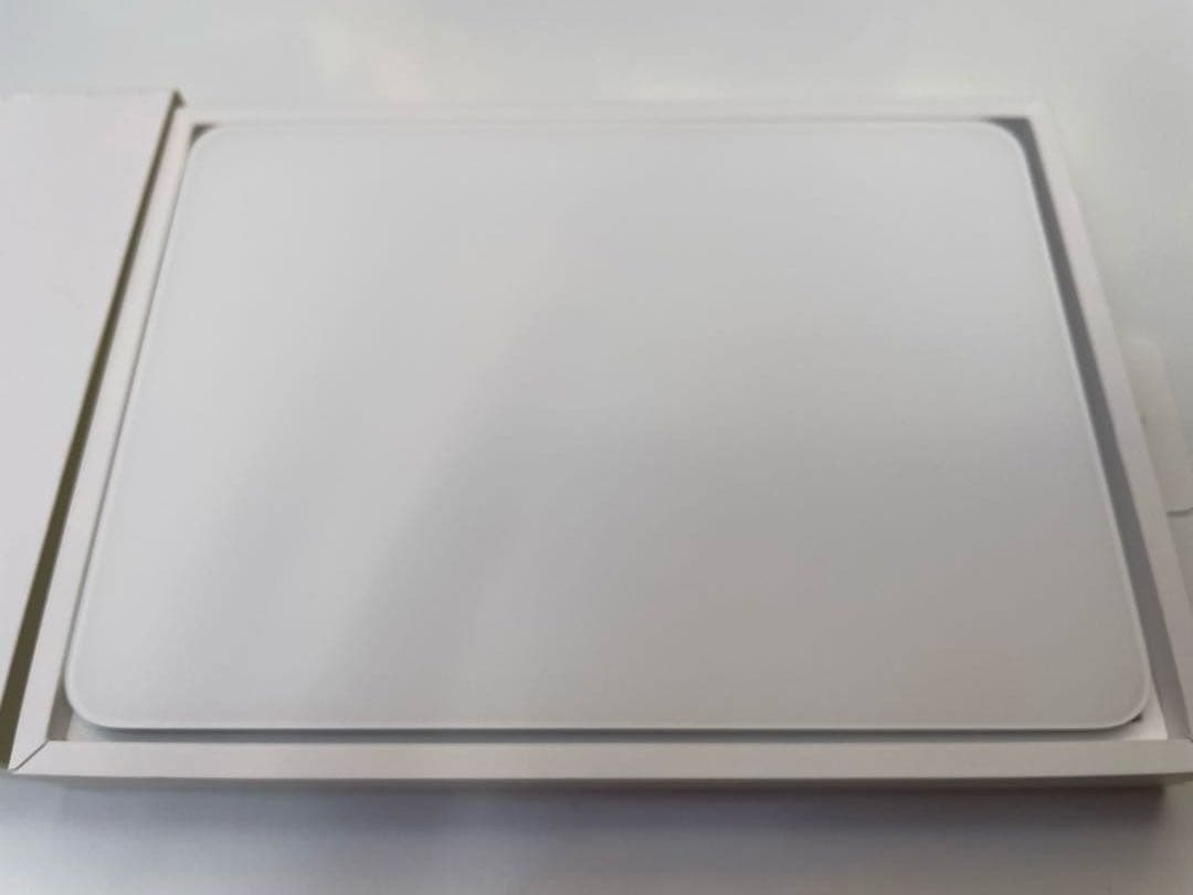 美品　Apple Magic Trackpad ホワイト　MK2D3ZA/A