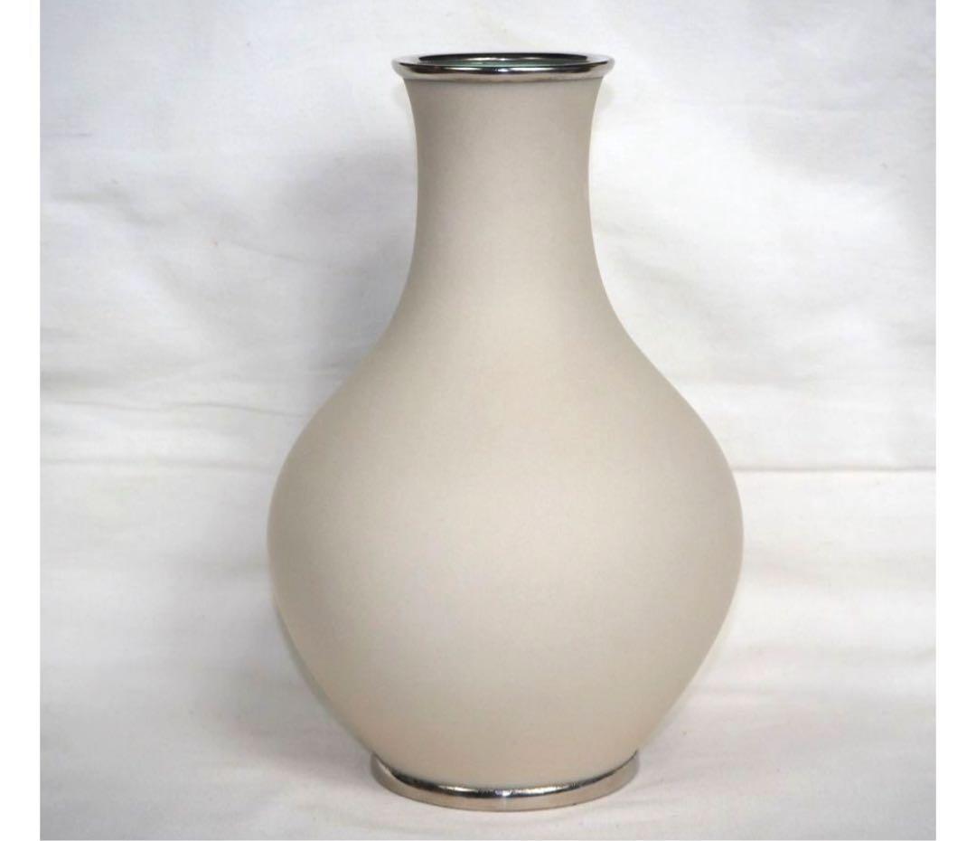 送料無料　最上級田村七宝謹製白地花紋七宝花瓶　銀銘 有線・無線七宝幻想的な文様