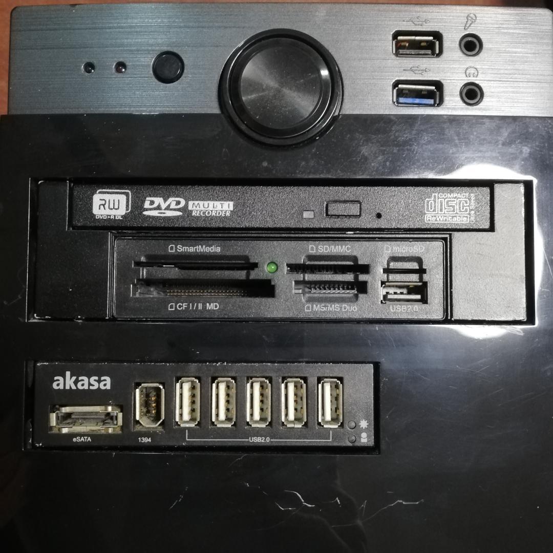 可愛らしいミニタワー筐体に、Core i5 4590 256SSD 8GB