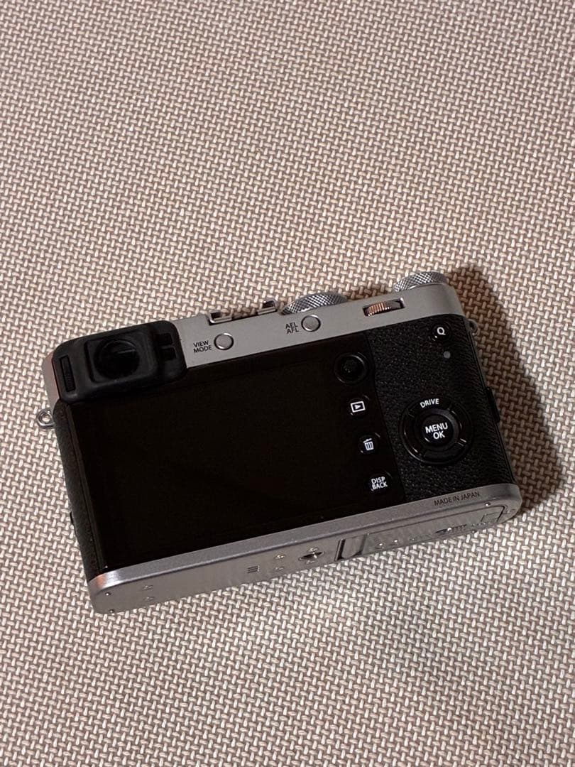 FUJIFILM X100F シルバー｜美品｜元箱・｜純正ストラップ　充電器