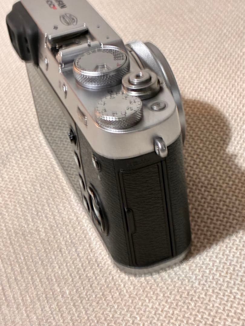 FUJIFILM X100F シルバー｜美品｜元箱・｜純正ストラップ　充電器