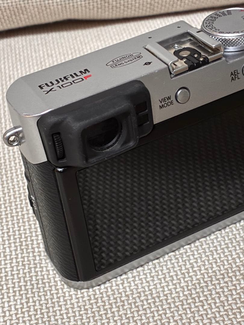 FUJIFILM X100F シルバー｜美品｜元箱・｜純正ストラップ　充電器