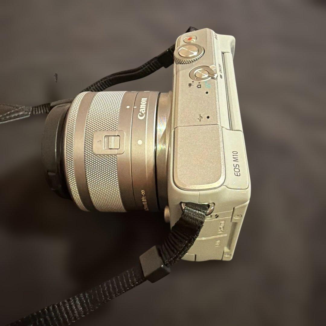 Canon ミラーレス一眼　EOS M10 デジタルカメラ　グレー