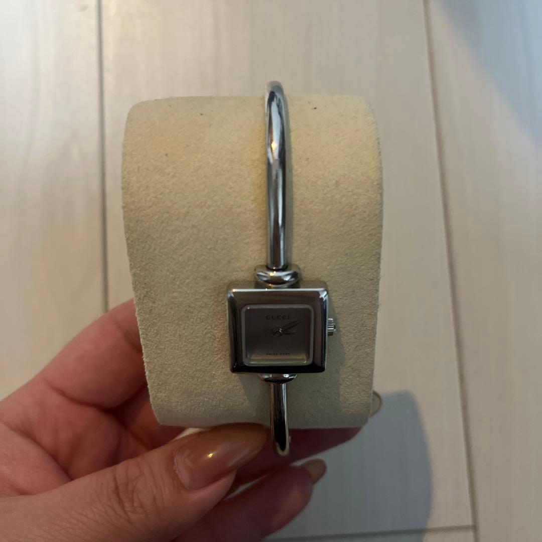 GUCCI グッチ バングルウォッチ グレー文字盤 クォーツ レディース 腕時計