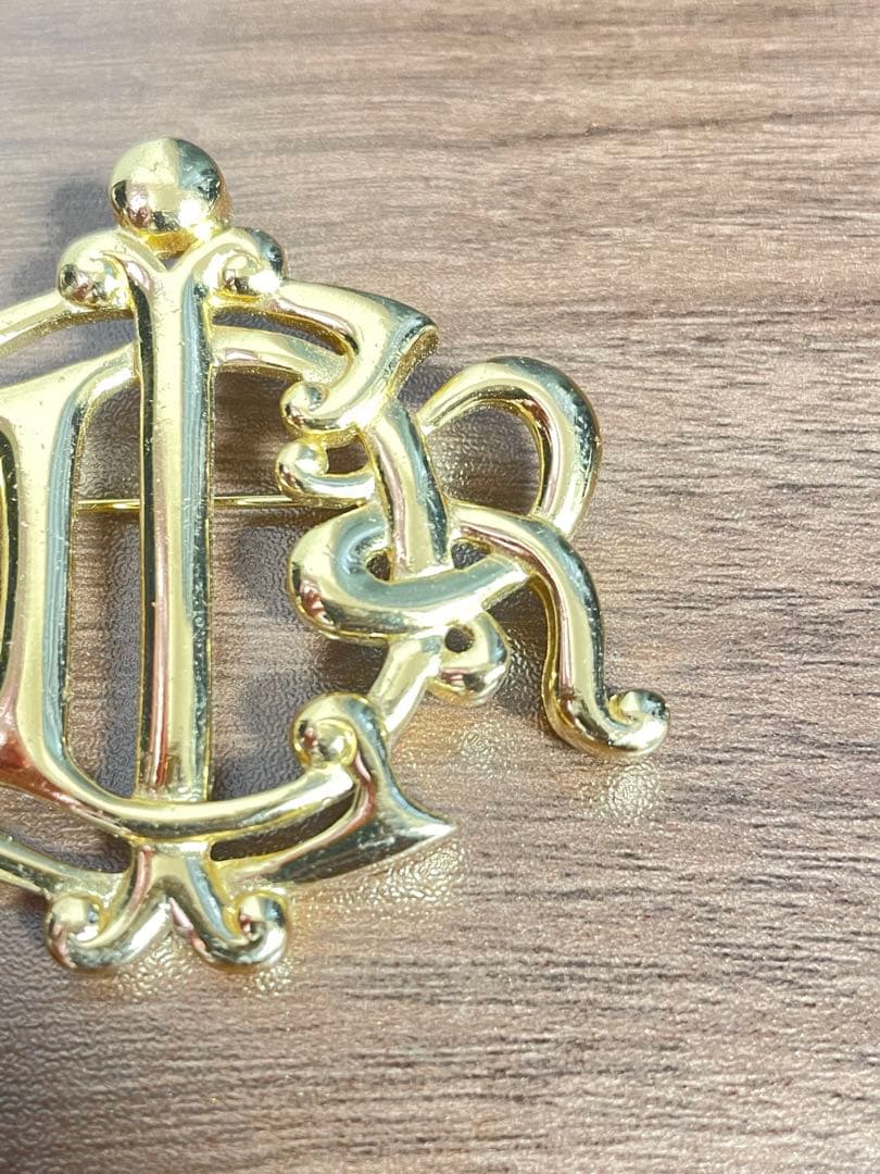 【美品】DIORディオール ブローチアクセサリーゴールド ユニセックス