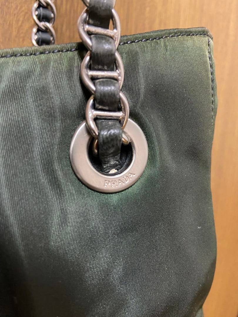 プラダ　シルバーチェーンバッグ