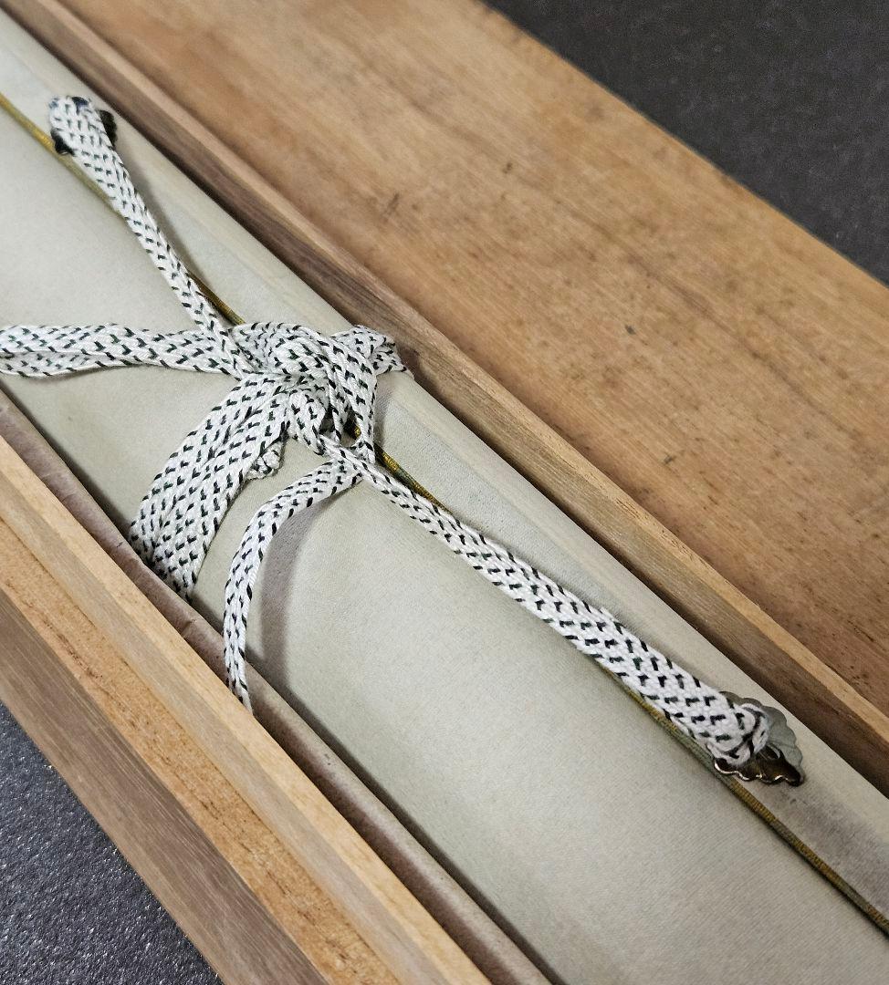 工芸版】大谷光照 「湿泥池生白蓮華」 掛軸　1行書紙本 浄土真宗本願寺派23世