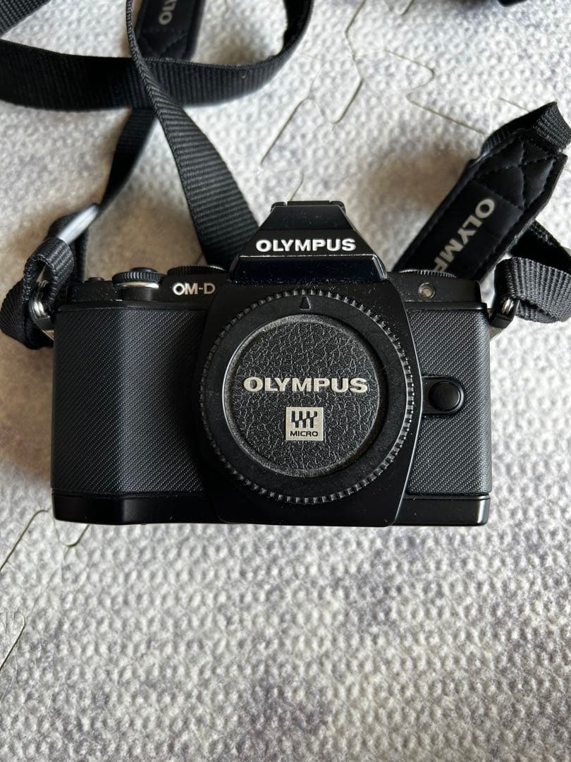 OLYMPUS OM-D ミラーレス一眼カメラ 本体とレンズ3本
