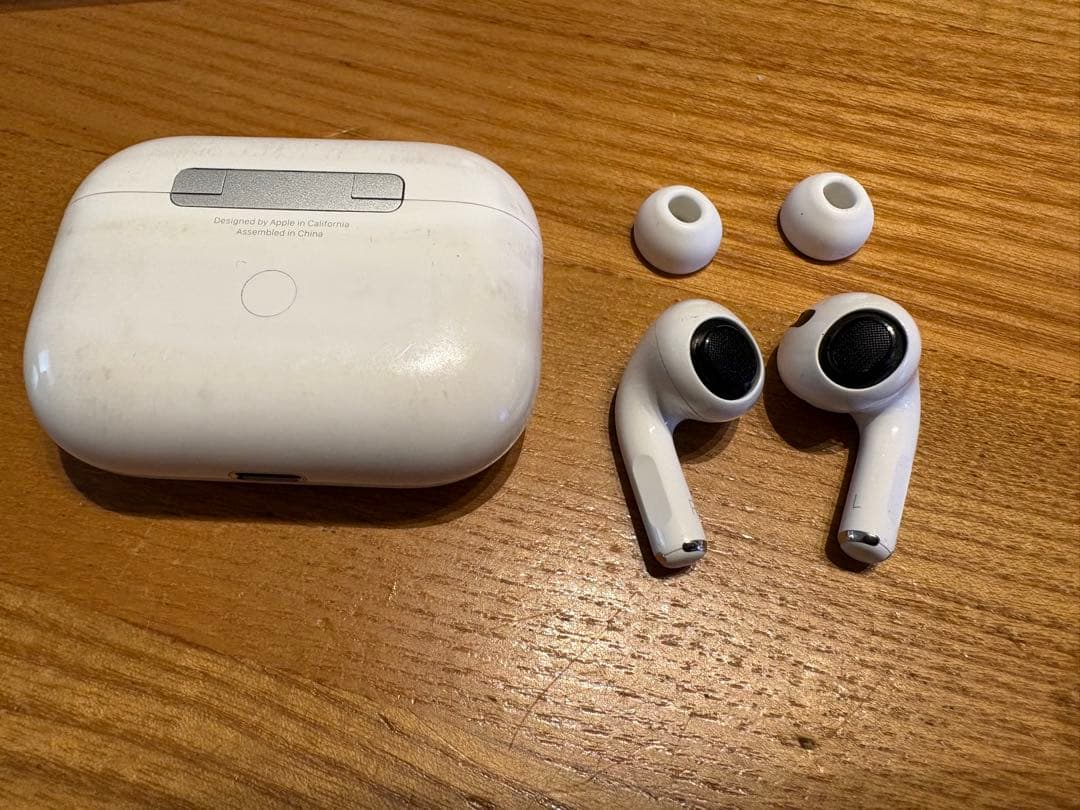 頬頬さん専用　AirPods Pro 第1世代 小傷あり iFace付