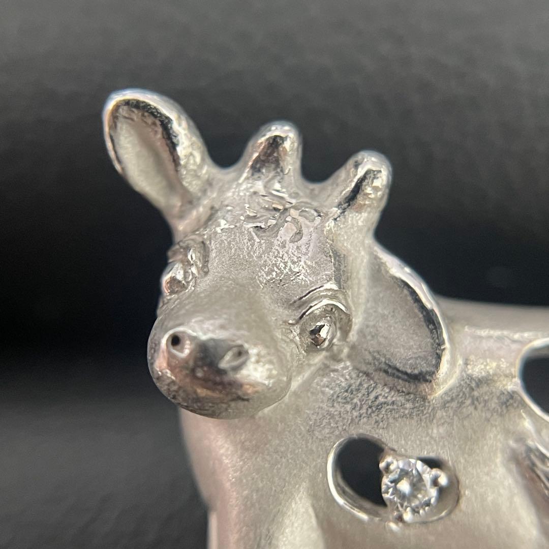 友安昭先生作　K18WG牛モチーフピンブローチ