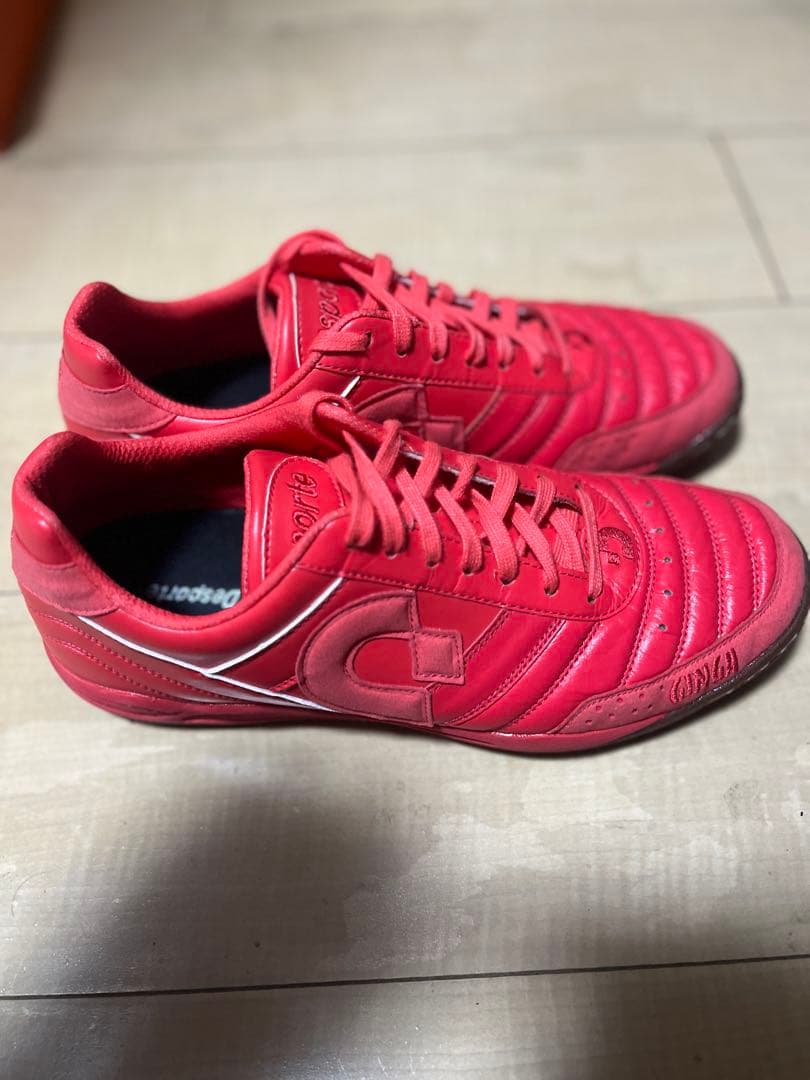 赤 フットサルシューズ ストライプデザイン