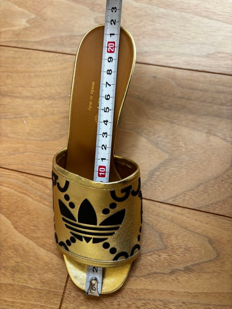 GUCCI ✖️adidasゴールド ブラック サンダル