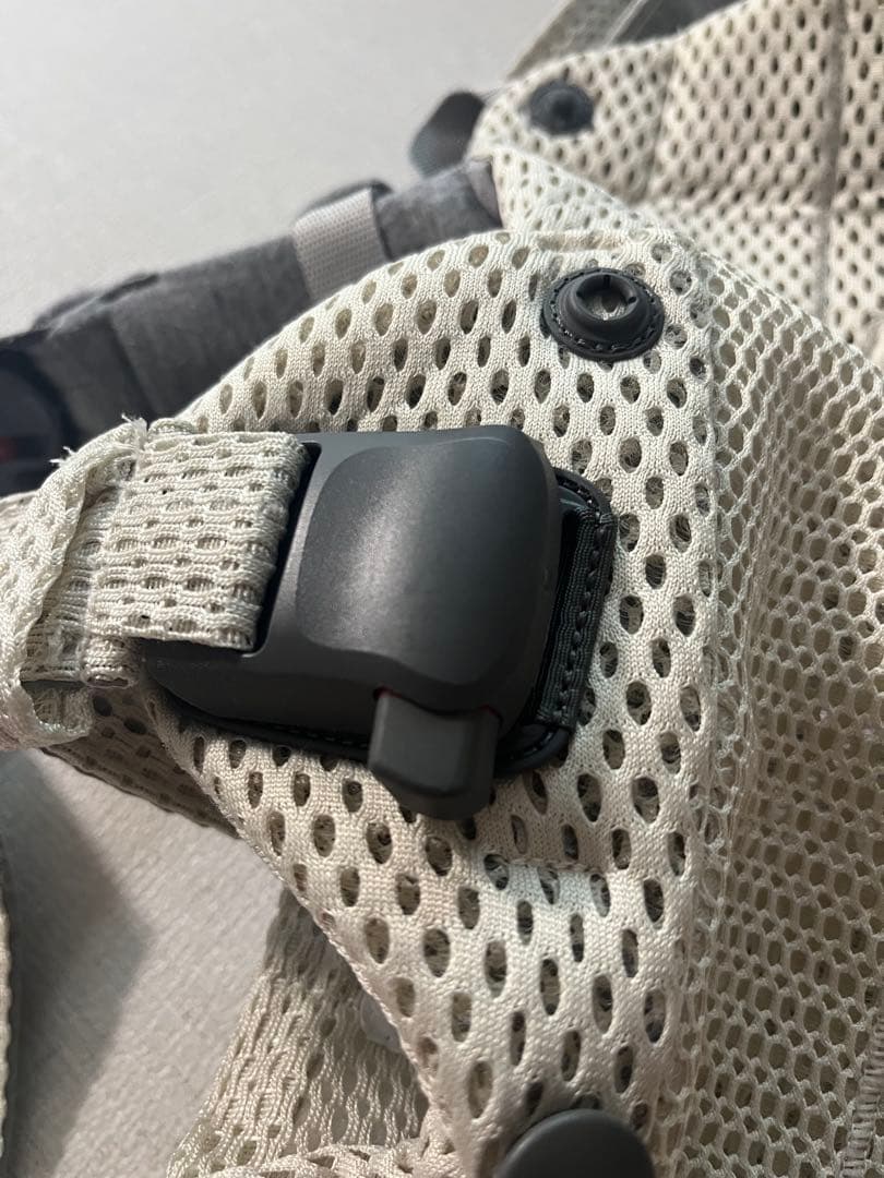 【美品】ベビービョルンHARMONY 抱っこ紐 クリーム　白 ハーモニー