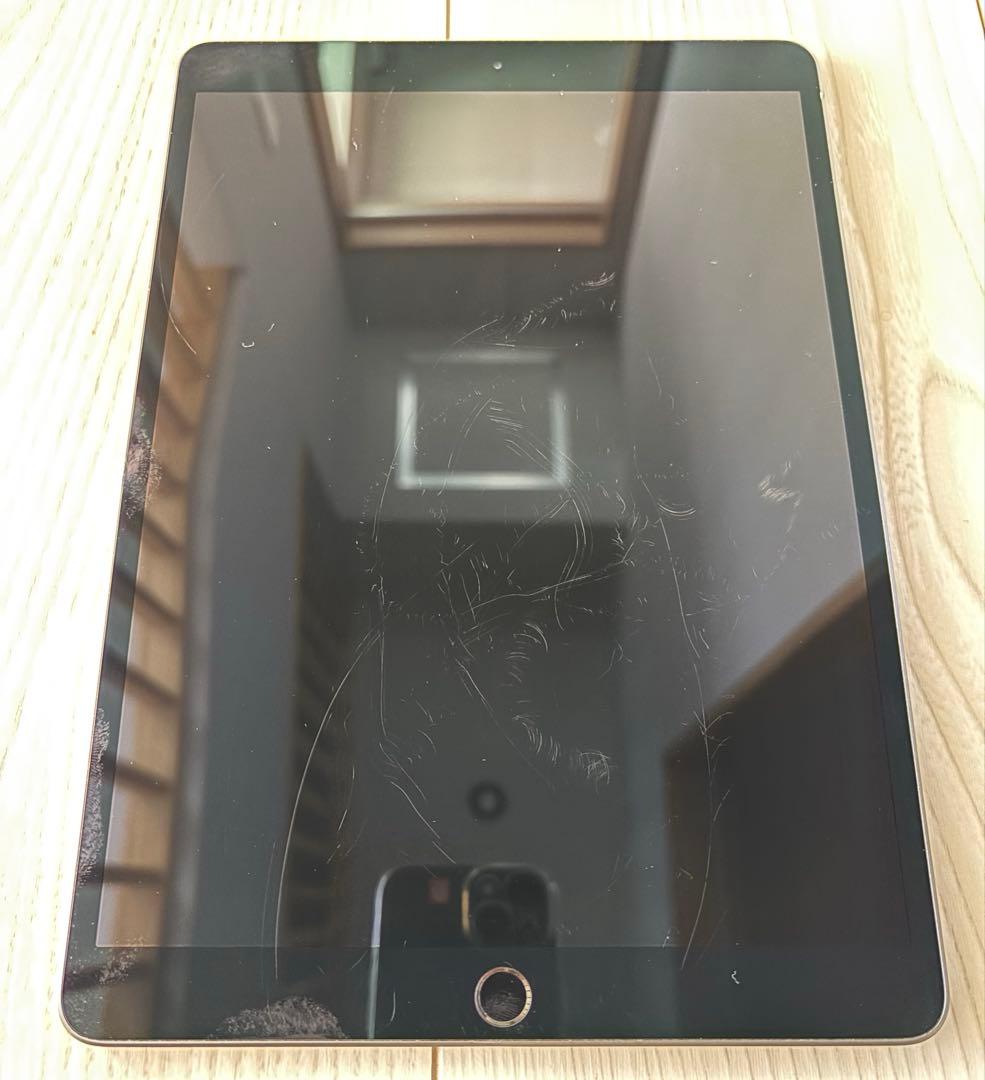 ビ*ー様 iPad Air 第3世代 64GB WIFIモデル A2152