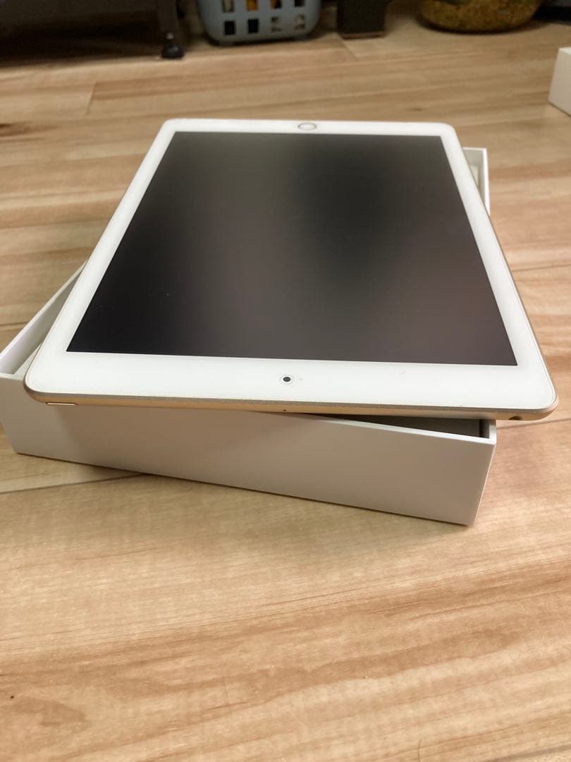 Apple iPad 第5世代 WiFiモデル 128GB ゴールド 本体
