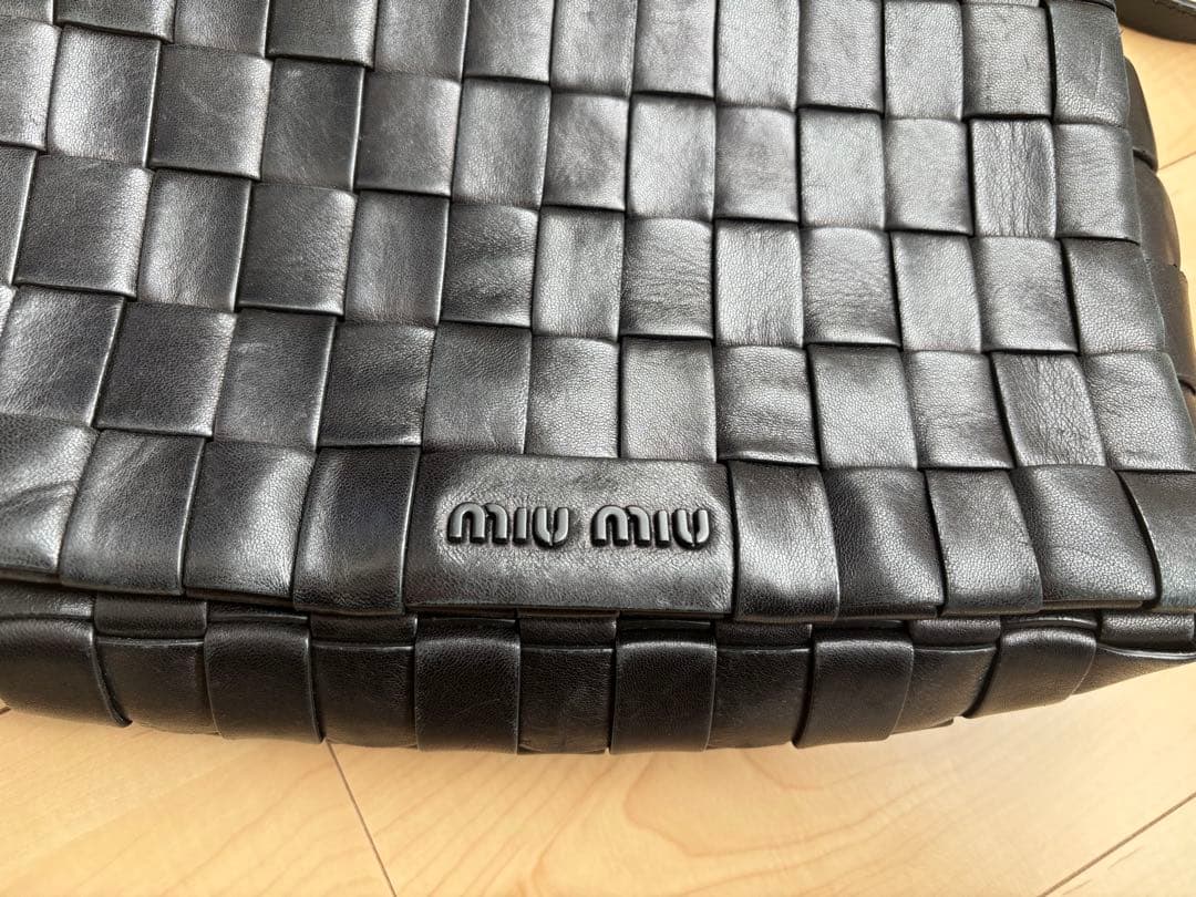 【MIUMIU】編み込みレザー ショルダーバッグ 黒 [型番:5BD180]