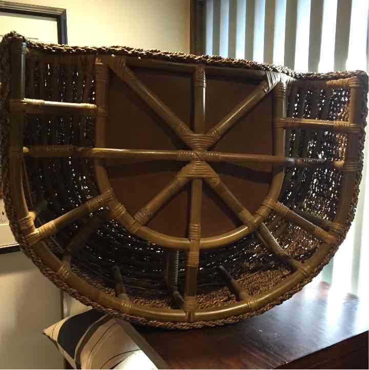 オシャレな藤の座イス2つ。インテリアに。