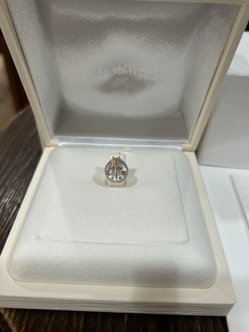 未使用 MIKIMOTO ピンブローチ 希少ピクウェ てんとう虫 箱あり 正規品