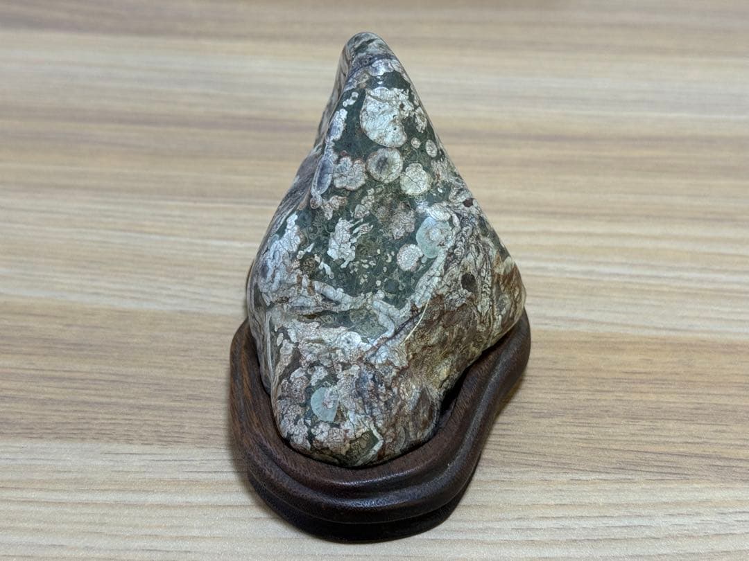 梅花石 鑑賞石 紋様石 花模様 花石 山型石 遠山石 緑石 天然石 インテリア