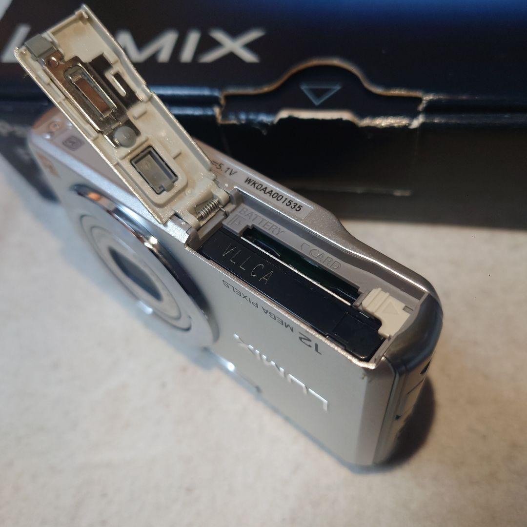 LUMIX FS10・デジタルカメラ 12メガピクセル シルバー