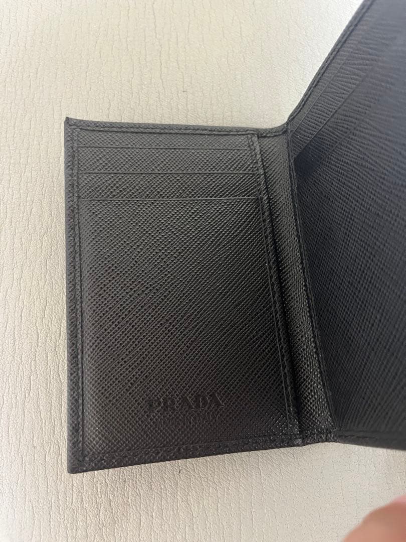 美品PRADA サフィアーノトライアングル カードホルダー