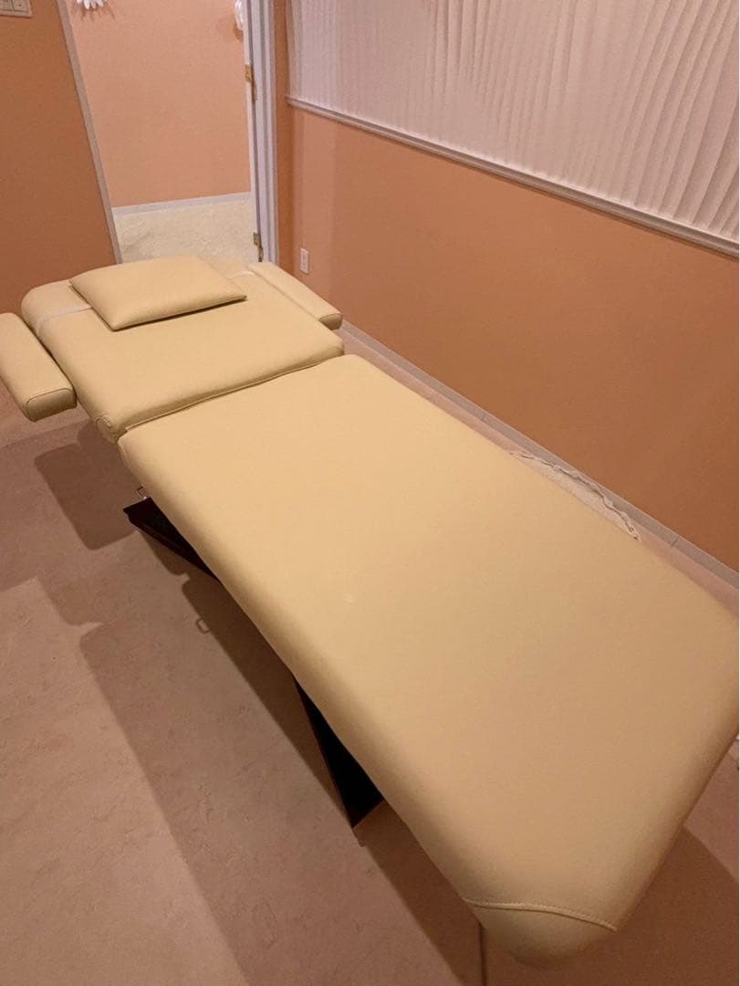 リクライニングマッサージチェア クリーム色