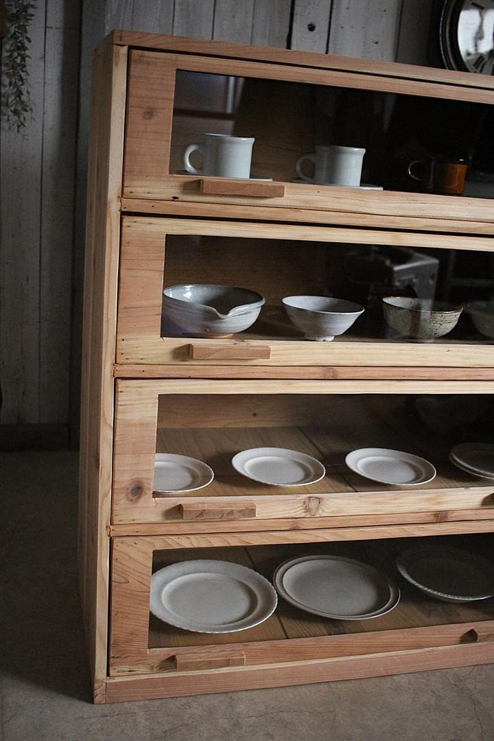 前面ガラスの引き出し4段　食器棚　シャツケース　収納棚　古家具