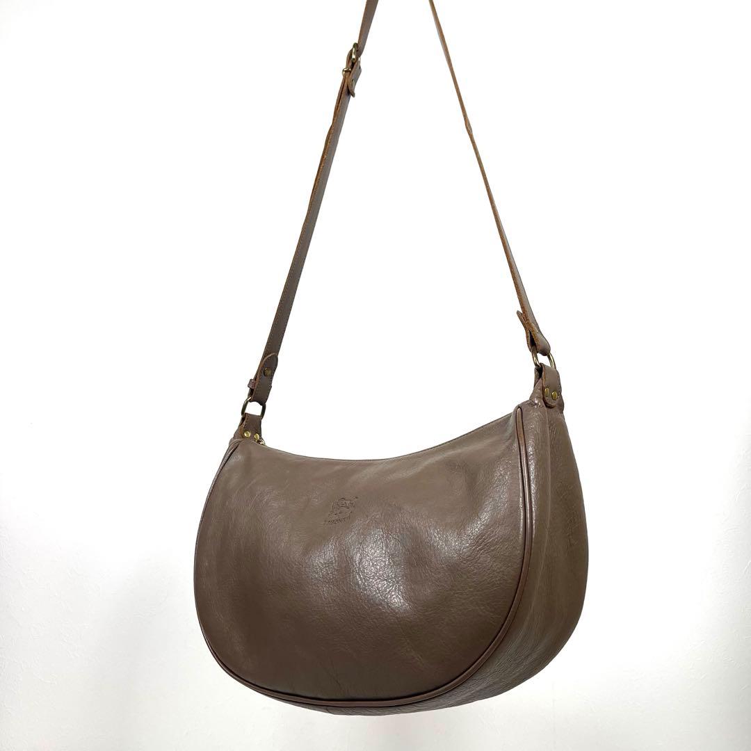 イルビゾンテ　ショルダーバッグ　三日月　幅広タイプ！　ロゴ型押し　本革　未使用級