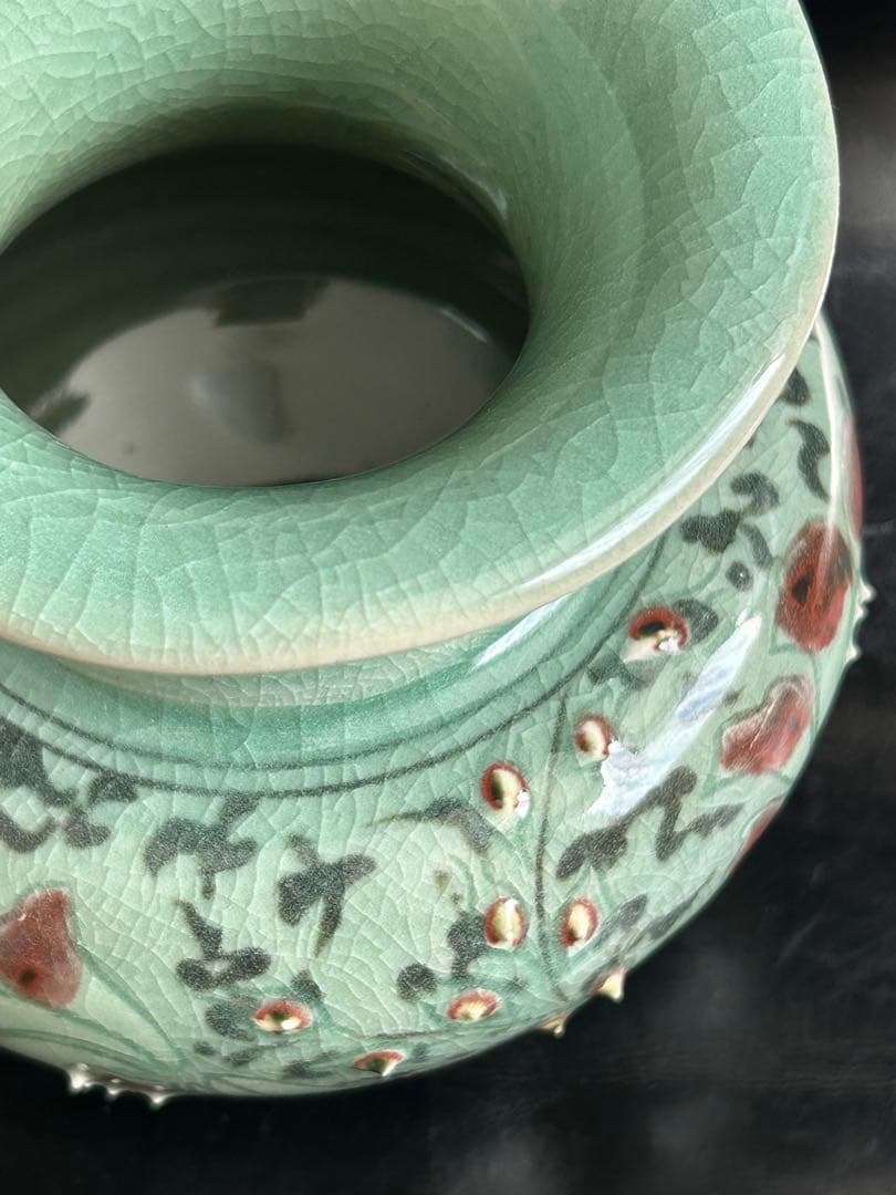 美しい古美術◾️蔵から、可憐な花が咲き誇るかなり超可愛い花瓶、壺が出て来ました。