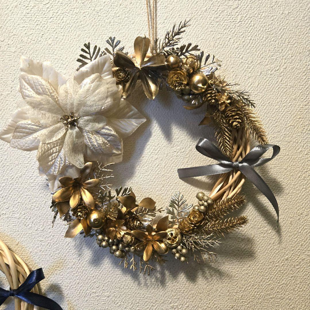 ゴールドとホワイトのクリスマスリース
