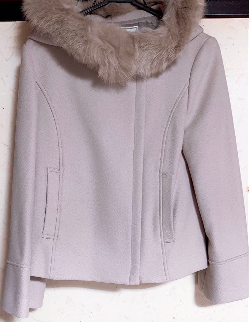 ノエラ ファー付ショート2WAYコート Noela ベージュ M