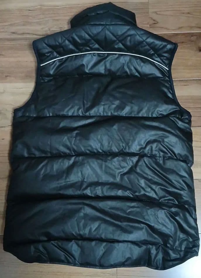 Celt and Cobra 黒ダウンベスト