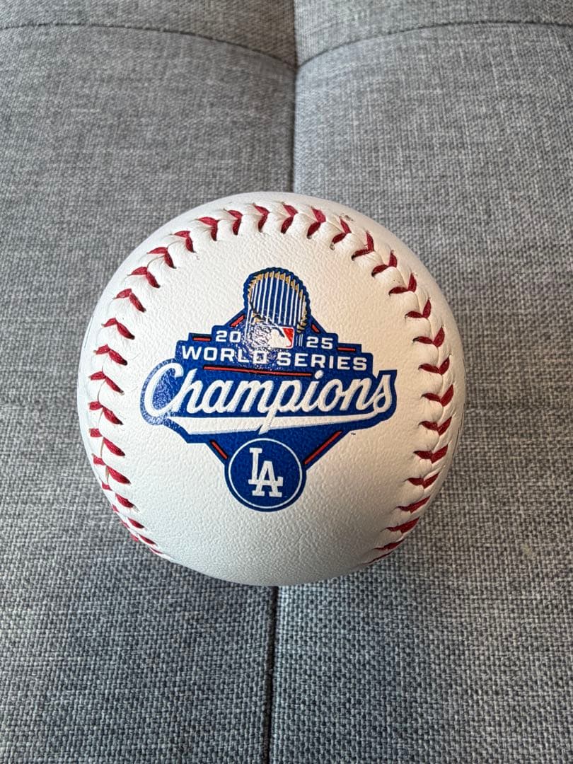 ドジャース ワールドシリーズ記念プリント選手サインボール 2025大谷