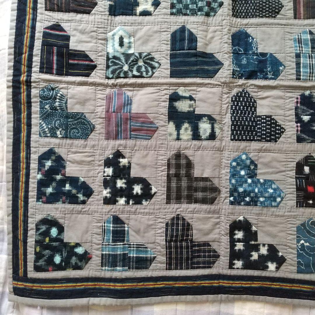 ハンドメイド　ハートモチーフ パッチワークキルトタペストリー