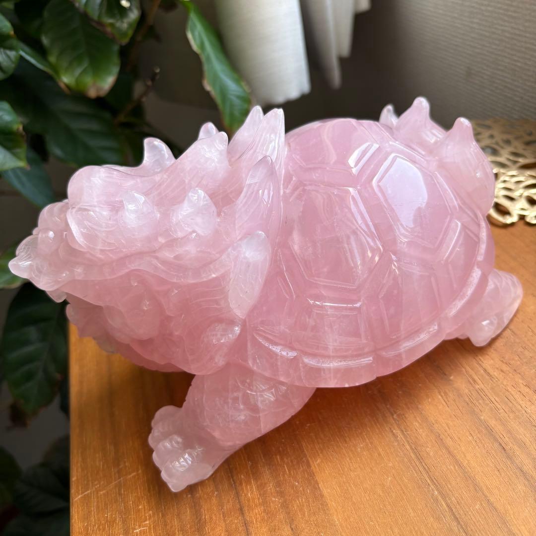 大型 高品質 マダガスカル産ローズクォーツ 龍亀（ロングイ） 置物2.45kg