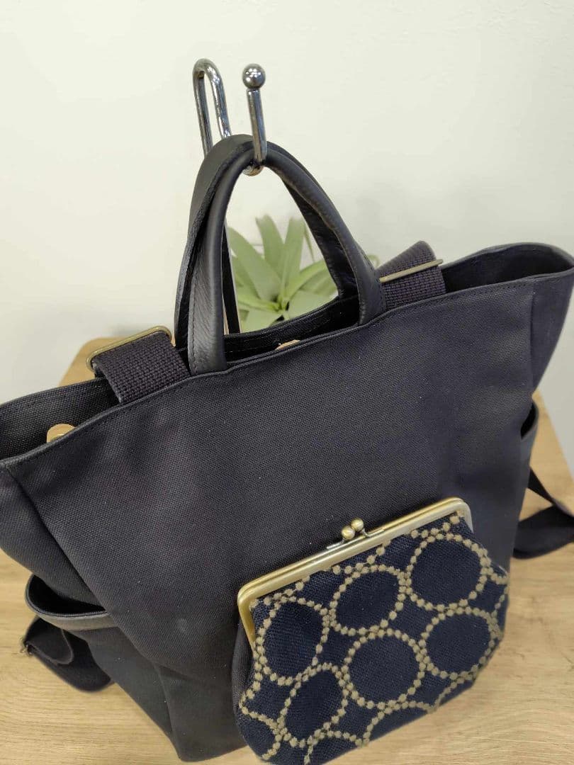 ミナペルホネン/タンバリンネイビー×カーキがま口ポケット/A4トートリュック