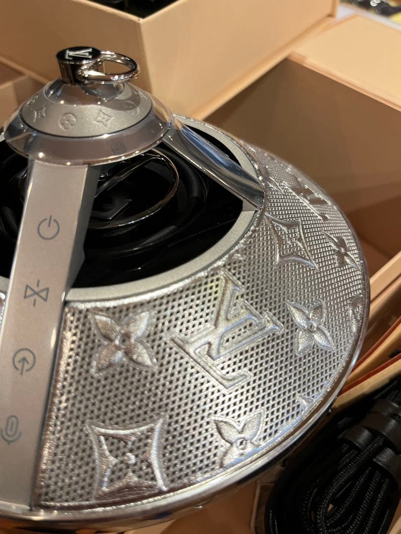 ルイ・ヴィトン ホライゾン ライト・アップ スピーカー シルバー