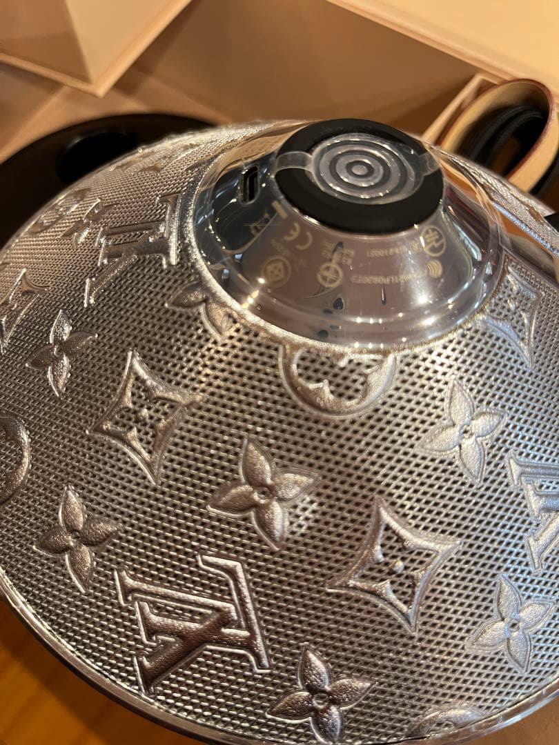 ルイ・ヴィトン ホライゾン ライト・アップ スピーカー シルバー