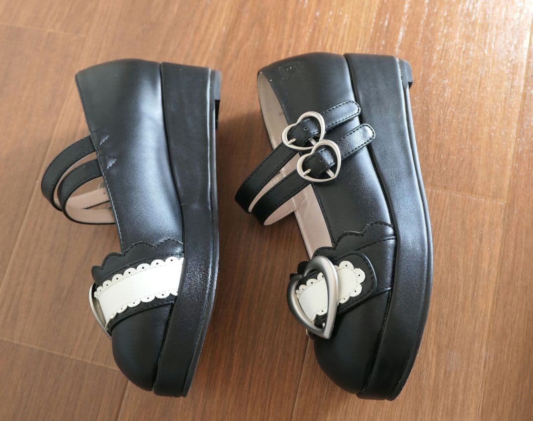 BABY ハートバックルシューズ　黒×白　Sサイズ