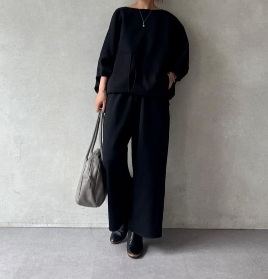 2.2万　今季新品ビアズリー　リップルダンボール トップス　黒ガリャルダガランテ