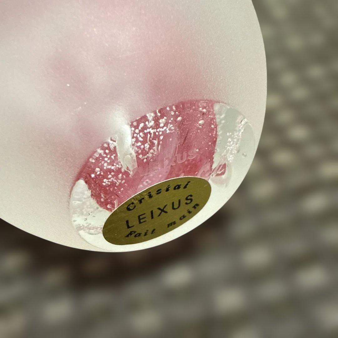 LEIXUSレクサスの卵形ガラス製ペーパーウェイト 置物 赤ピンク ツリー型