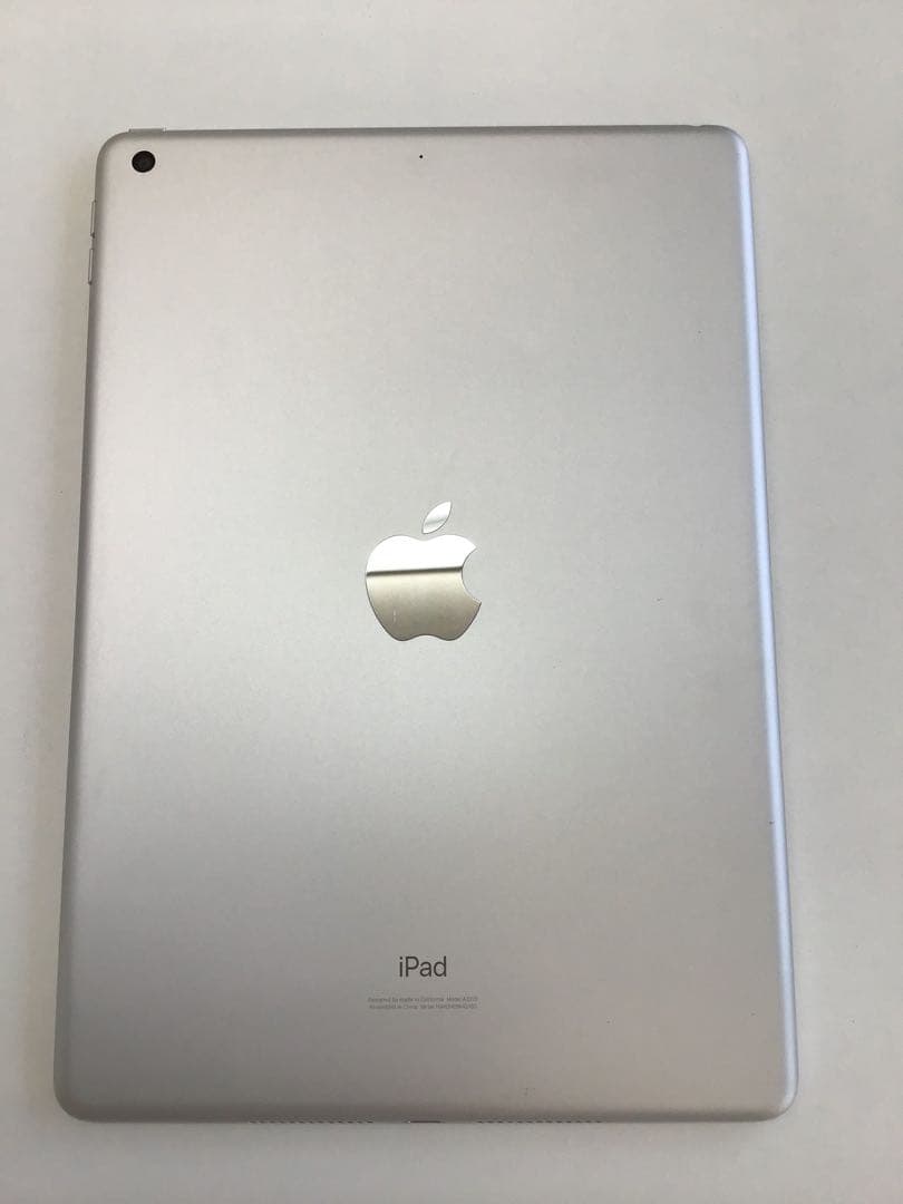 Apple iPad 第８世代 32G シルバー