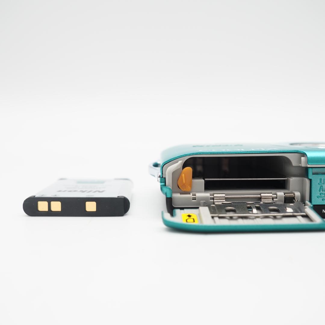 NIKON COOLPIX S3300 コンパクトデジタルカメラ