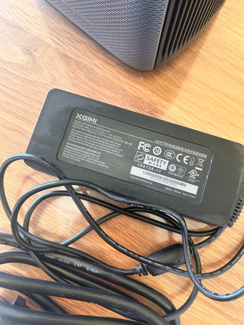 【美品】XGIMI Halo+（1080P）プロジェクター 本体＋スタンド