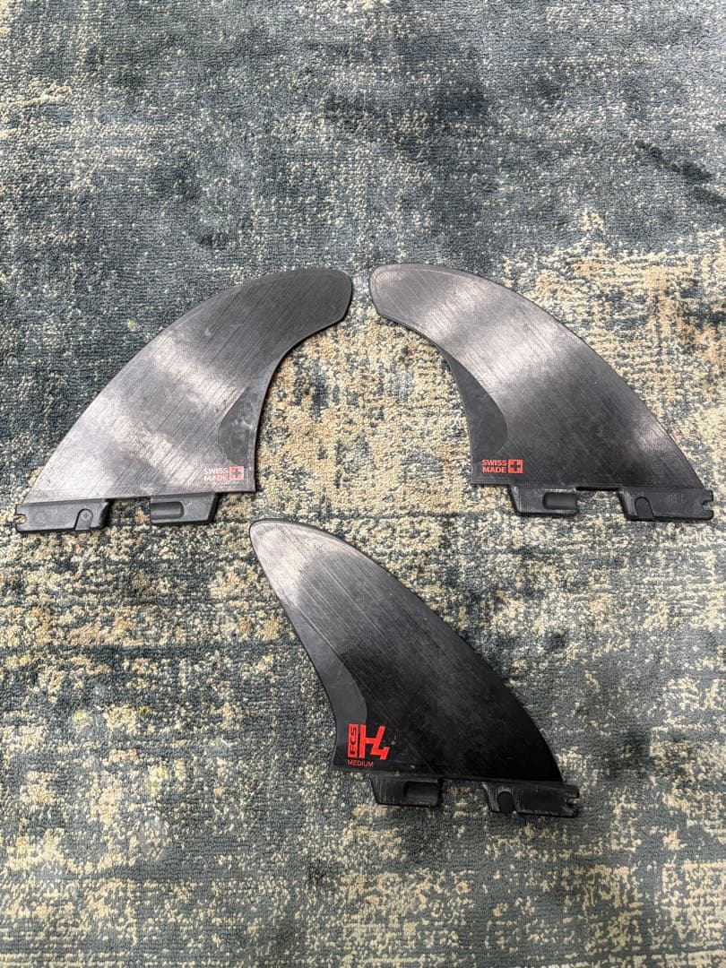 H4フィン、Mサイズトライフィンカーボン素材　FCS2