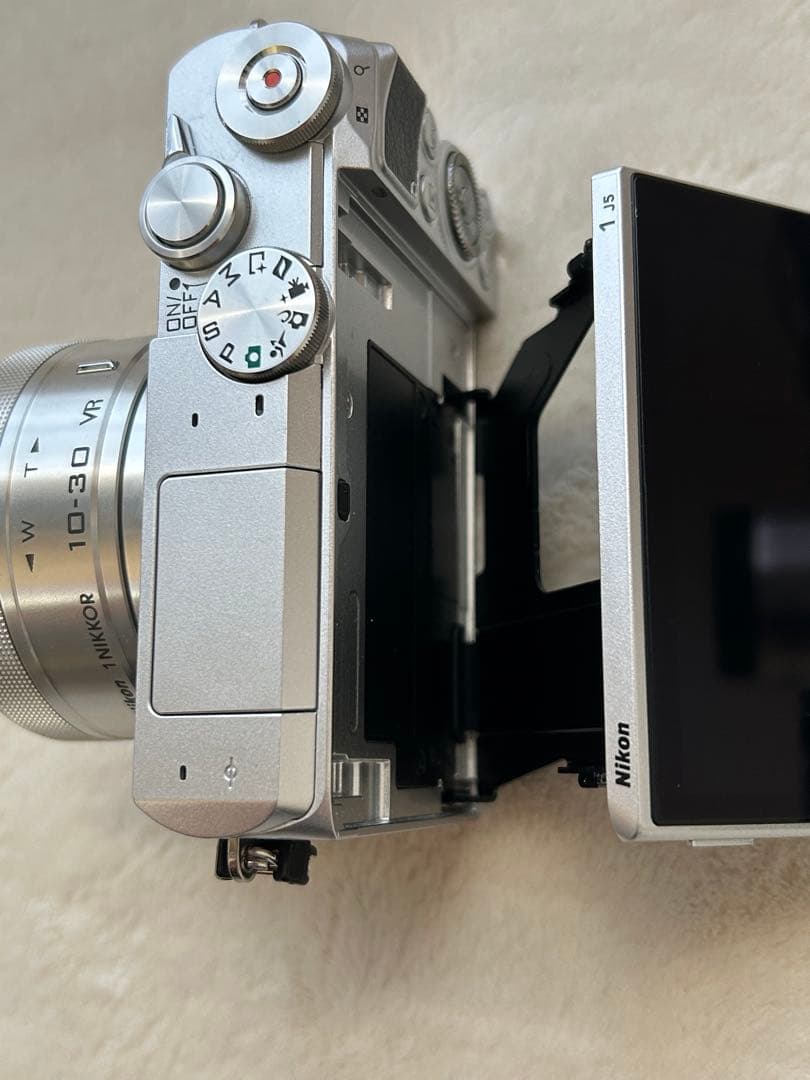 Nikon1 J5 シルバー レンズキット